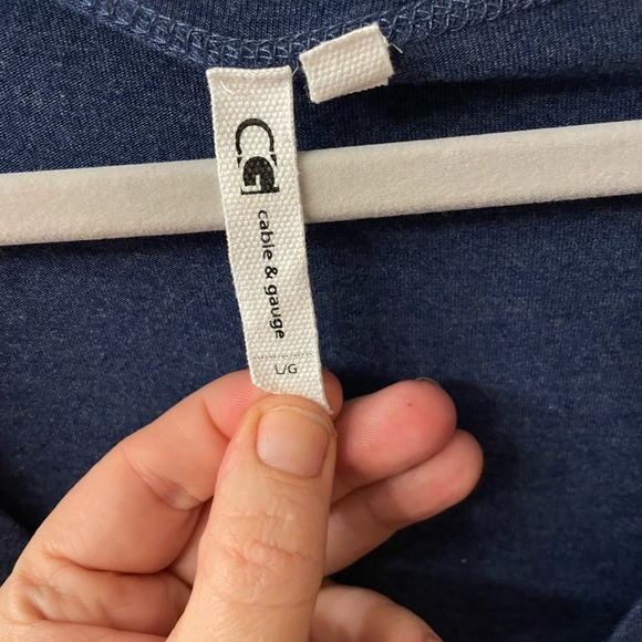 Cable & Gauge Blue tunic with cute pockets and zipper - Picture 5 of 6